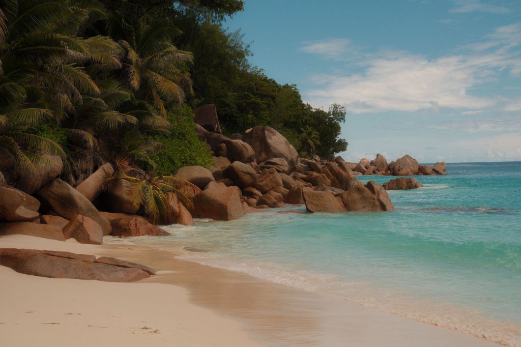 Anse Source d’Argent beach with granite boulders and turquoise water, Seychelles